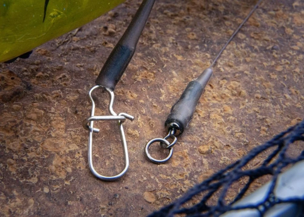 Quantum Q-Leader Stainless Steel Camo Steel 60cm 16kg (2stuks) 1 Quantum Q-Leader Stainless Steel Camo Steel 60cm 16kg (2stuks)